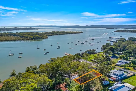 20 Willes St, Russell Island, QLD 4184