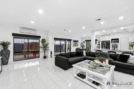 Property photo of 4 Pinnock Avenue Roxburgh Park VIC 3064