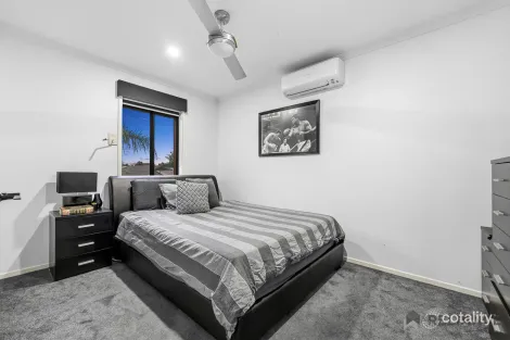 Property photo of 4 Pinnock Avenue Roxburgh Park VIC 3064