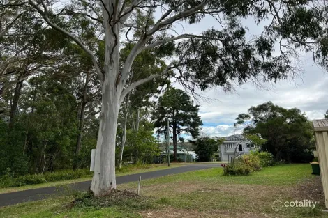 4 Oxford Rd, Russell Island, QLD 4184