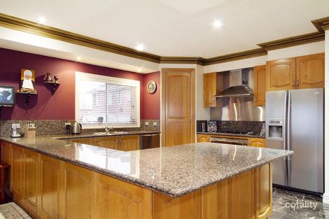 Property photo of 16 The Oaks Narre Warren VIC 3805