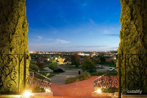 Property photo of 16 The Oaks Narre Warren VIC 3805
