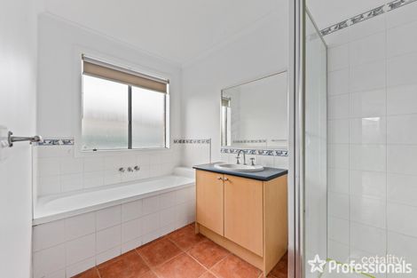 6 Earlington Bvd, Burnside, VIC 3023