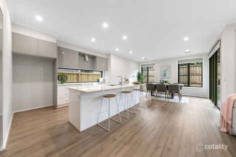 Property photo of 10 Owlcat Avenue Clyde North VIC 3978