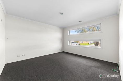 Property photo of 13 Hayes Court Pakenham VIC 3810