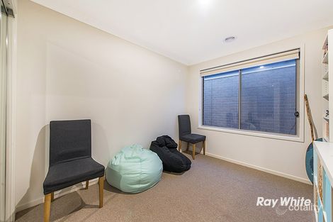 Property photo of 8 Sundew Avenue Cranbourne East VIC 3977
