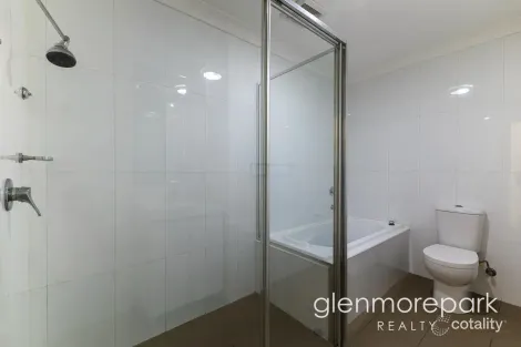 Property photo of 19/1 Glenmore Ridge Drive Glenmore Park NSW 2745