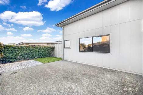 Property photo of 37A Saddleback Crescent Stream Hill NSW 2526