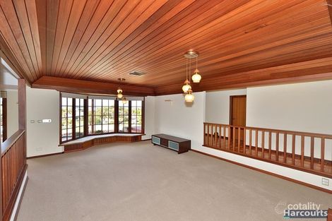 Property photo of 16 Carina Circle Halls Head WA 6210