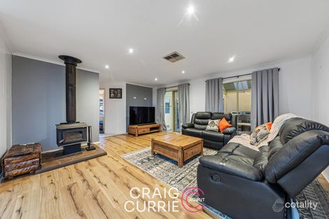 Property photo of 35 Oaklands Way Pakenham VIC 3810