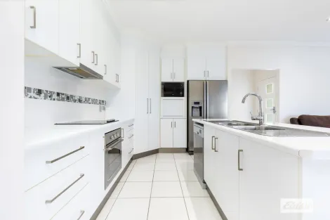 Property photo of 1/69 Blue Gums Drive Emerald QLD 4720