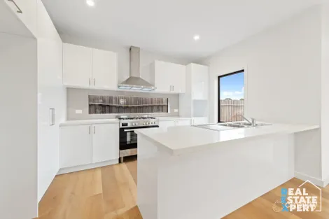 Property photo of 8 Success Place Hampton Park VIC 3976