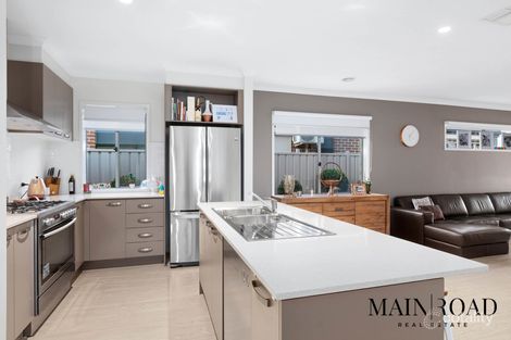 Property photo of 102 Enterprise Circuit Fraser Rise VIC 3336