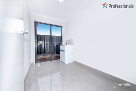 Property photo of 50 Wimbledon Boulevard Strathtulloh VIC 3338