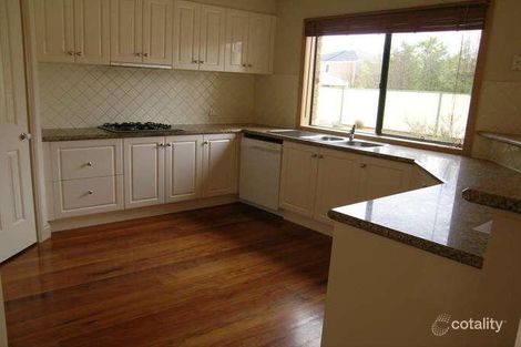 Property photo of 14 Jackson Place Caroline Springs VIC 3023