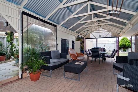 Property photo of 5 Lambourne Place Halls Head WA 6210