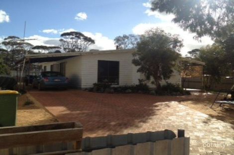 18 Leo St, Southern Cross, WA 6426