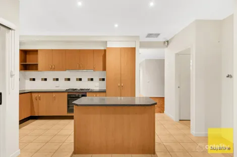 Property photo of 33 Nottingham Crescent Tarneit VIC 3029