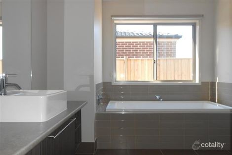 Property photo of 15 Marlowe Grange Mernda VIC 3754