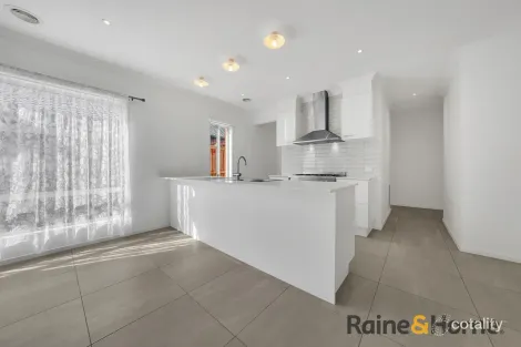12 Mossey Cres, Cranbourne East, VIC 3977