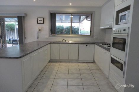 Property photo of 16 Gilroy Crescent Mill Park VIC 3082