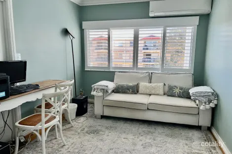 Property photo of 4/16 The Esplanade Paradise Point QLD 4216