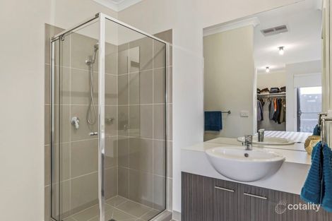 Property photo of 10 Murgese Circuit Clyde North VIC 3978