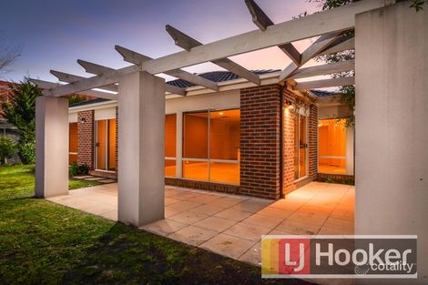 Property photo of 2 Hamdon Green Berwick VIC 3806