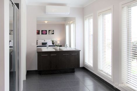 Property photo of 29 Corymbia Promenade Pakenham VIC 3810