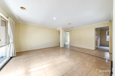 Property photo of 12 Mariner Close Cranbourne North VIC 3977