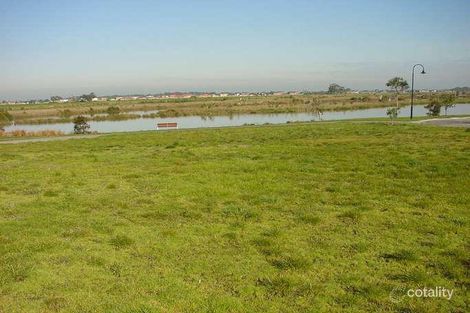 Property photo of 21 Macquarie Circle Waterways VIC 3195