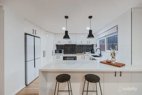 Property photo of 3 Preston Avenue Roxburgh Park VIC 3064