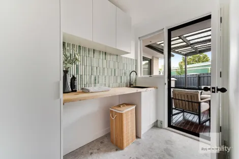 Property photo of 9 Bladen Place Gladstone Park VIC 3043