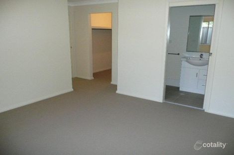 Property photo of 2/4 Parkes Street Oak Flats NSW 2529