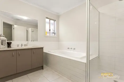 Property photo of 20 Dalmuir Boulevard Deer Park VIC 3023