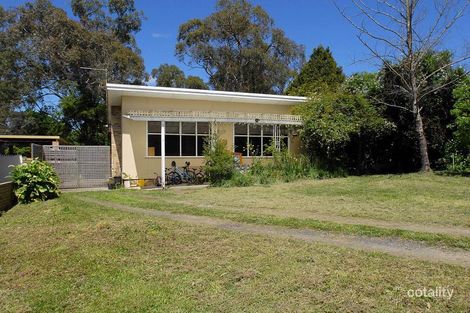 8 Bayview Ave, Upwey, VIC 3158