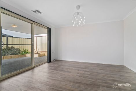 Property photo of 10 Edgewater Close Glenfield WA 6532