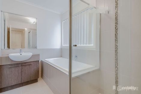 Property photo of 13/40 Army Road Pakenham VIC 3810