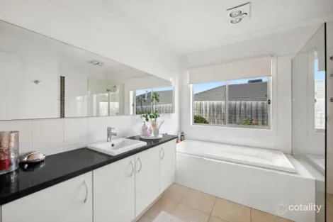 Property photo of 6 Lanner Way Doreen VIC 3754