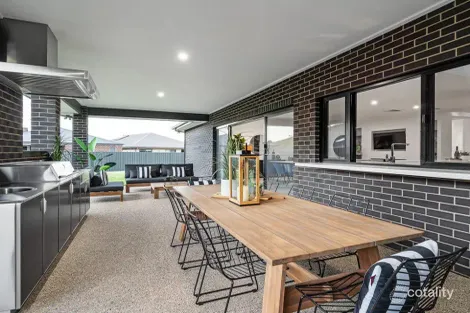 Property photo of 33 Woodbridge Street Killara VIC 3691