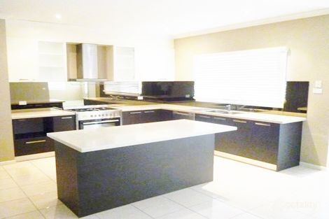 Property photo of 23 Barrington Circuit Caroline Springs VIC 3023