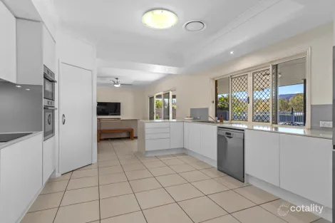 Property photo of 31 Diamantina Circle Karalee QLD 4306