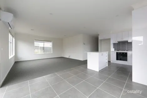 Property photo of 8 Rooney Road Clyde North VIC 3978