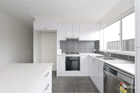 Property photo of 8 Rooney Road Clyde North VIC 3978