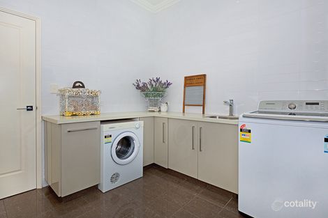 Property photo of 11 Syrenka Turn Halls Head WA 6210