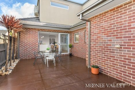 Property photo of 5 Holden Avenue Avondale Heights VIC 3034