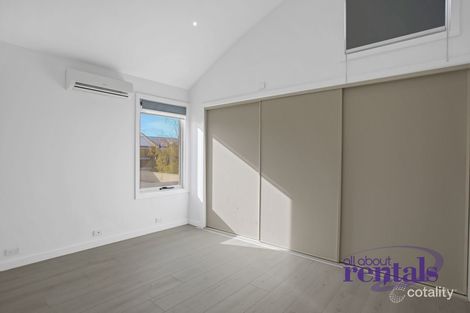 Property photo of 23 Flinders Chase Pakenham VIC 3810