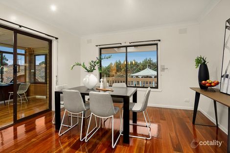 Property photo of 4 Larwood Close Avondale Heights VIC 3034