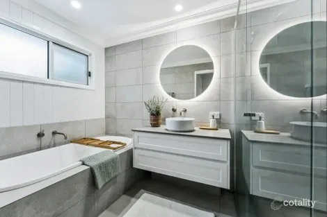 Property photo of 33 Bonogin Road Mudgeeraba QLD 4213