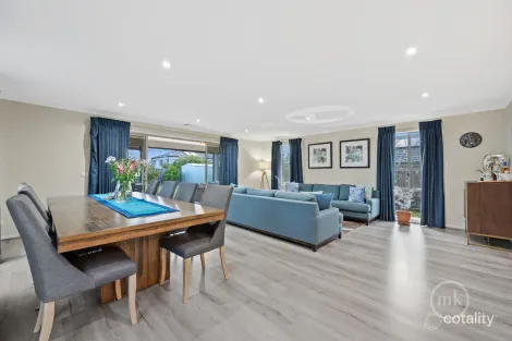 Property photo of 33 Towerhill Avenue Doreen VIC 3754